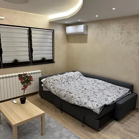 Airport Nest Apartment Belgrade