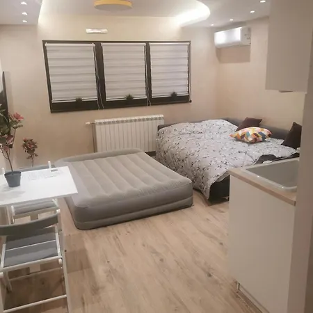 Airport Nest Διαμέρισμα *