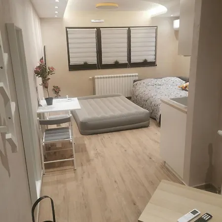 Airport Nest Βελιγράδι